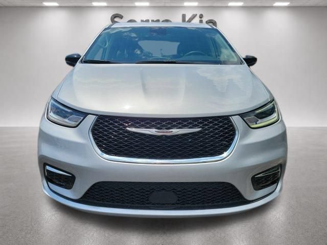 Used 2024 Chrysler Pacifica Touring-L FWD image 8