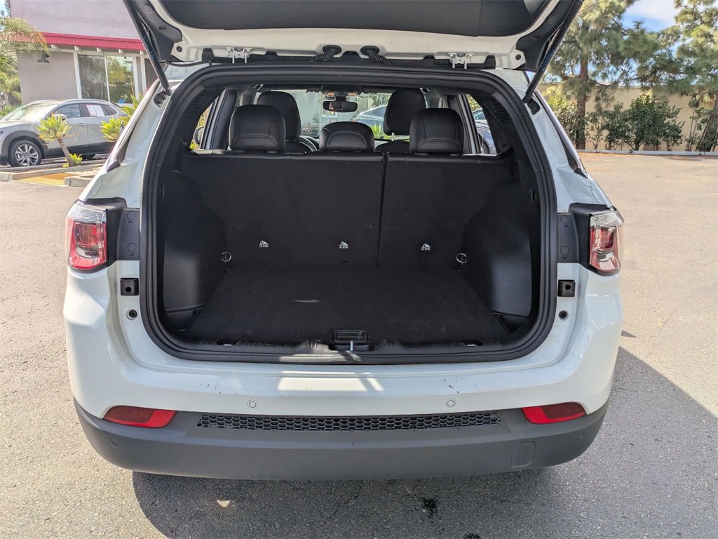 Used 2025 Jeep Compass Limited image 30