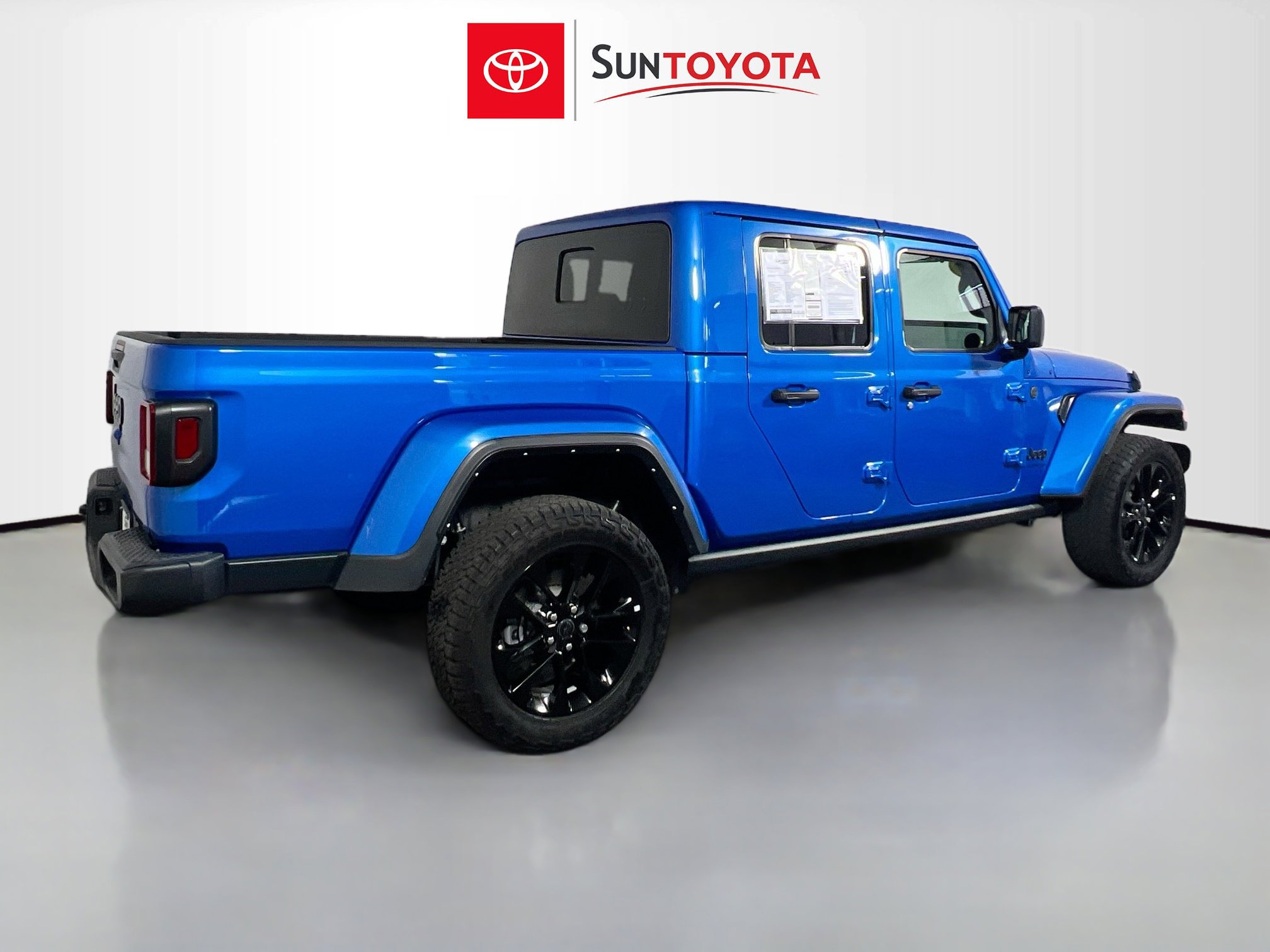 Used 2024 Jeep Gladiator Sport image 4