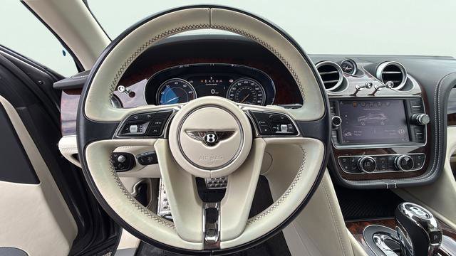 Used 2017 Bentley Bentayga image 16
