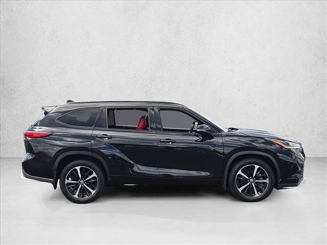 Used 2022 Toyota Highlander XSE AWD/4WD image 4