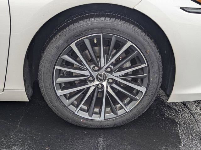 Used 2022 Lexus ES 350 w/ Premium Package image 10