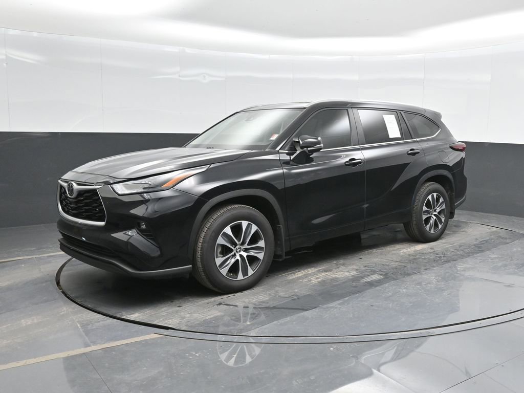 Used 2024 Toyota Highlander XLE