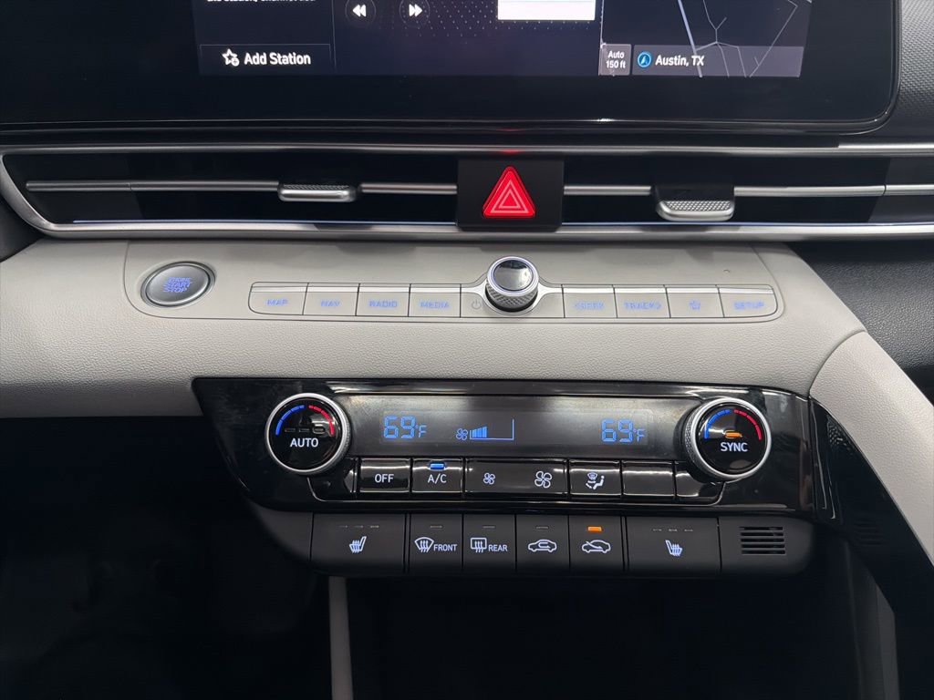 Used 2023 Hyundai Elantra Limited image 35