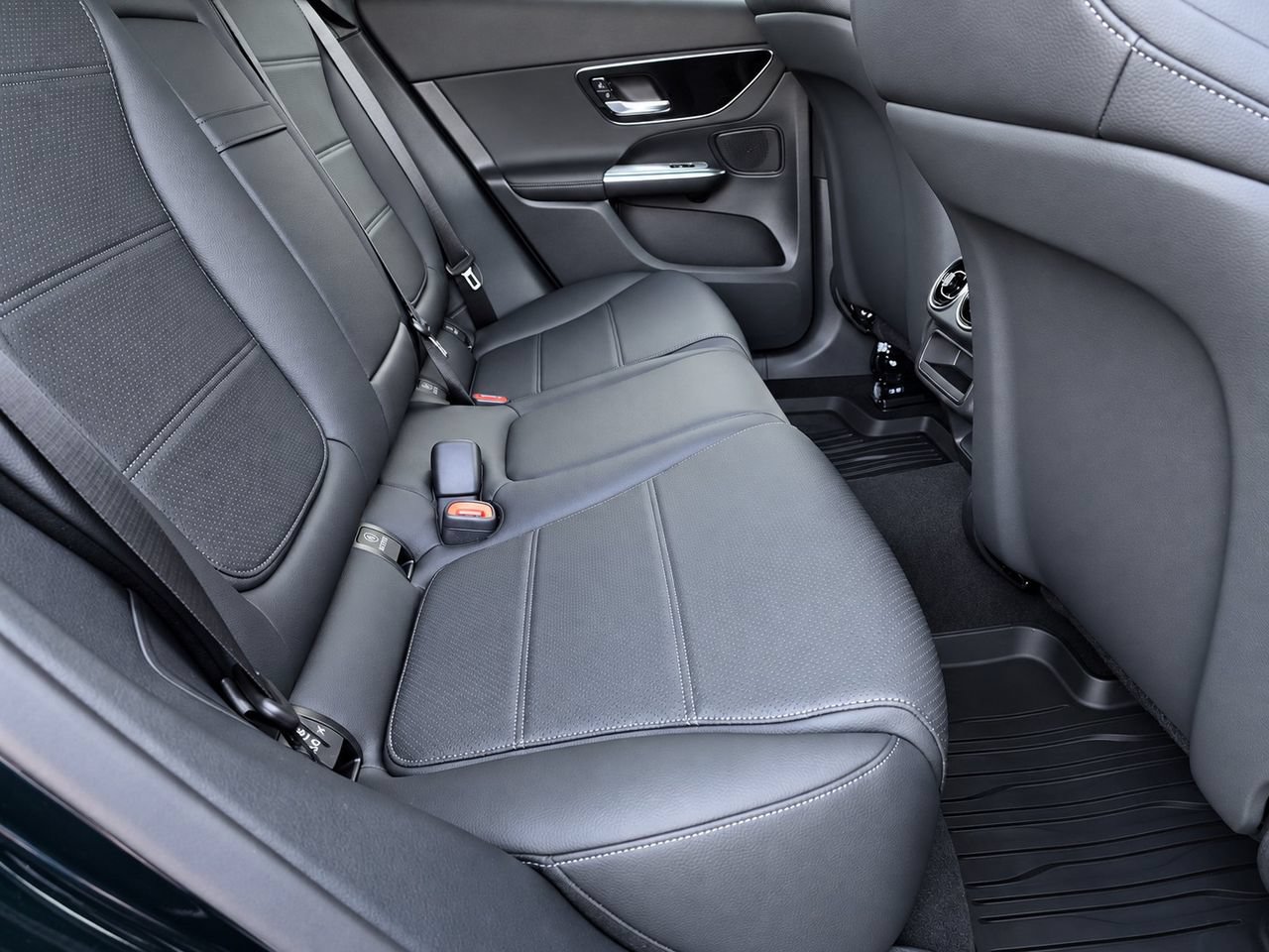 New 2027 Mercedes-Benz GLC 300 4MATIC image 37
