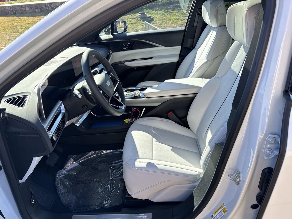 New 2025 Cadillac Lyriq Luxury AWD/4WD image 14