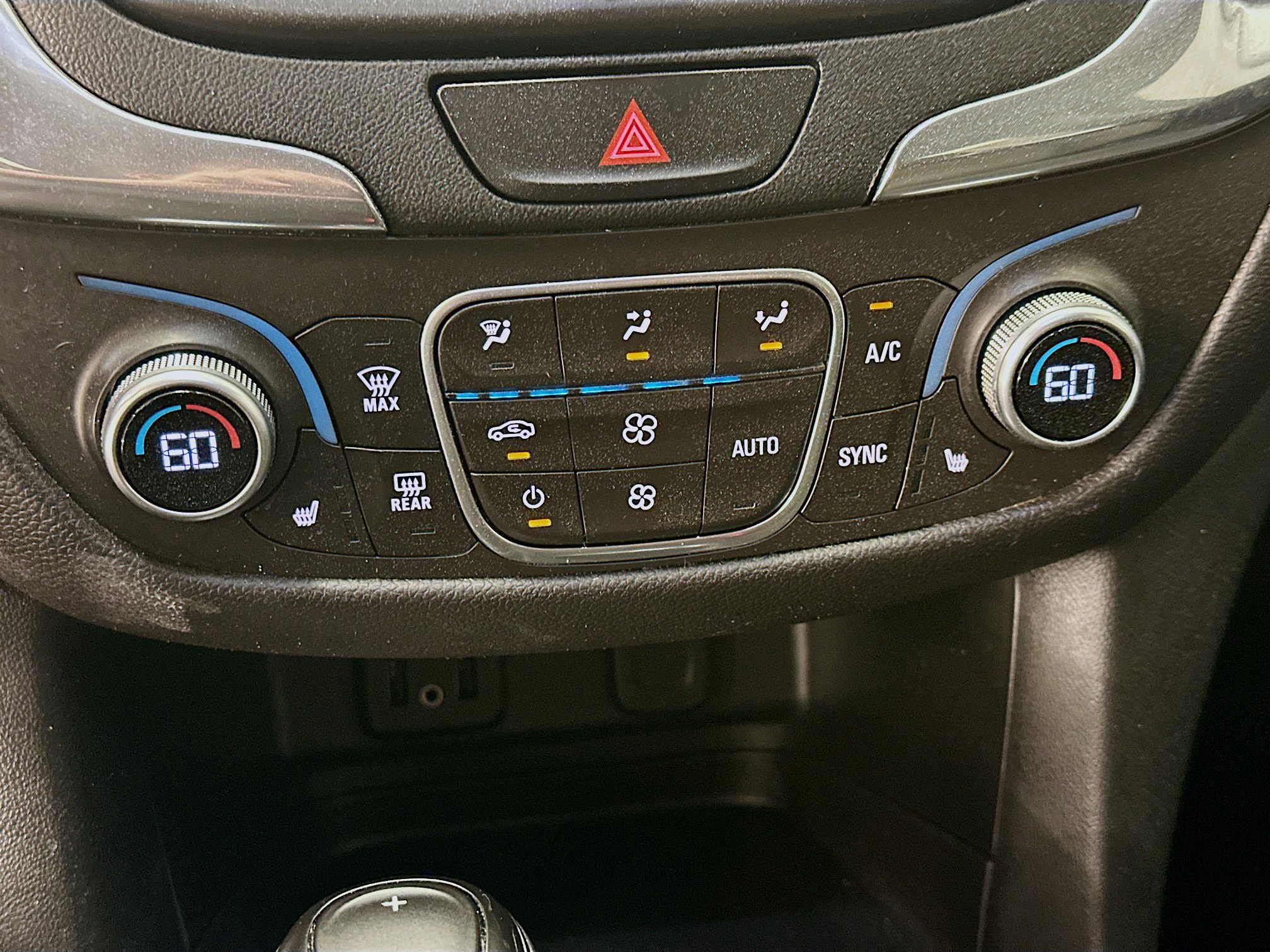 Used 2018 Chevrolet Equinox LT w/ Sun & Infotainment Package image 24