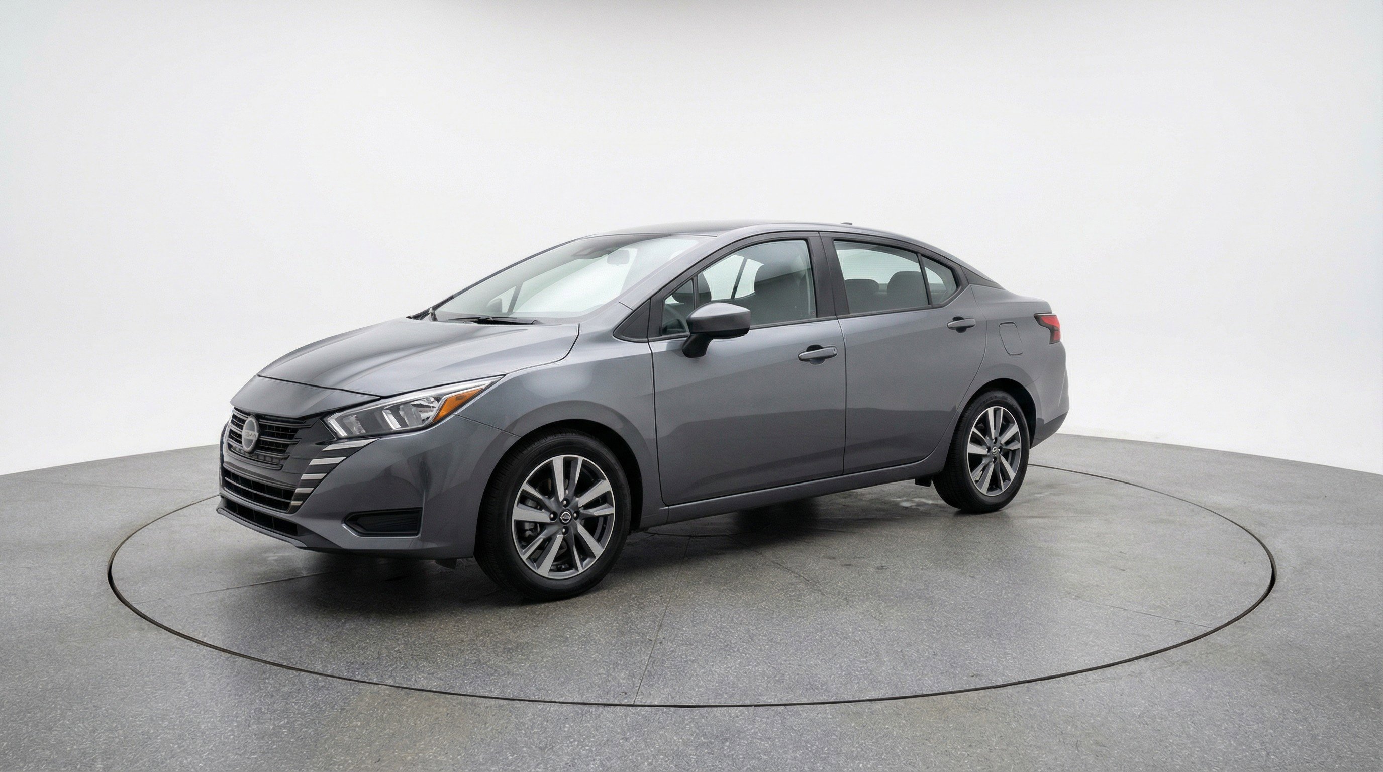 Used 2025 Nissan Versa SV image 3