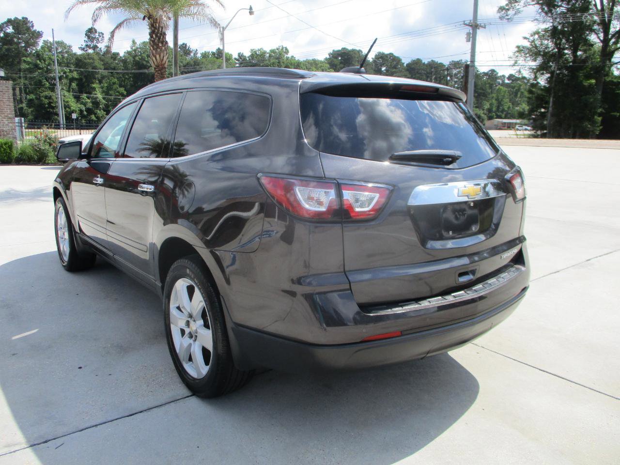 Used 2017 Chevrolet Traverse LT w/ Style and Technology Package FWD image 8