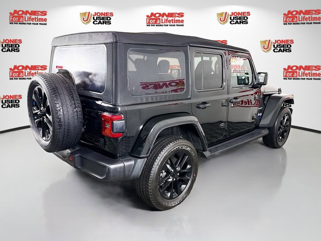 Used 2022 Jeep Wrangler Unlimited Sahara w/ Cold Weather Group image 17