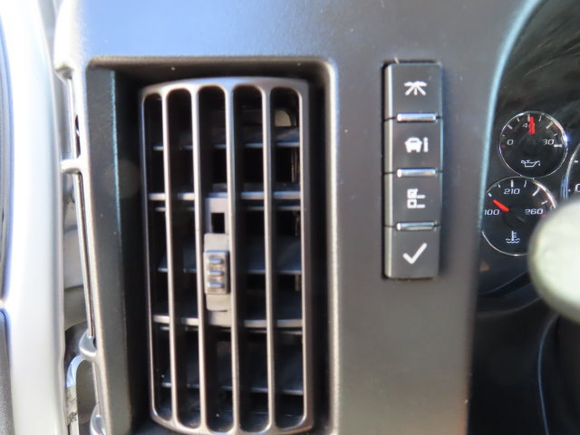 Used 2018 Chevrolet Express 2500 w/ Driver Convenience Package RWD image 24