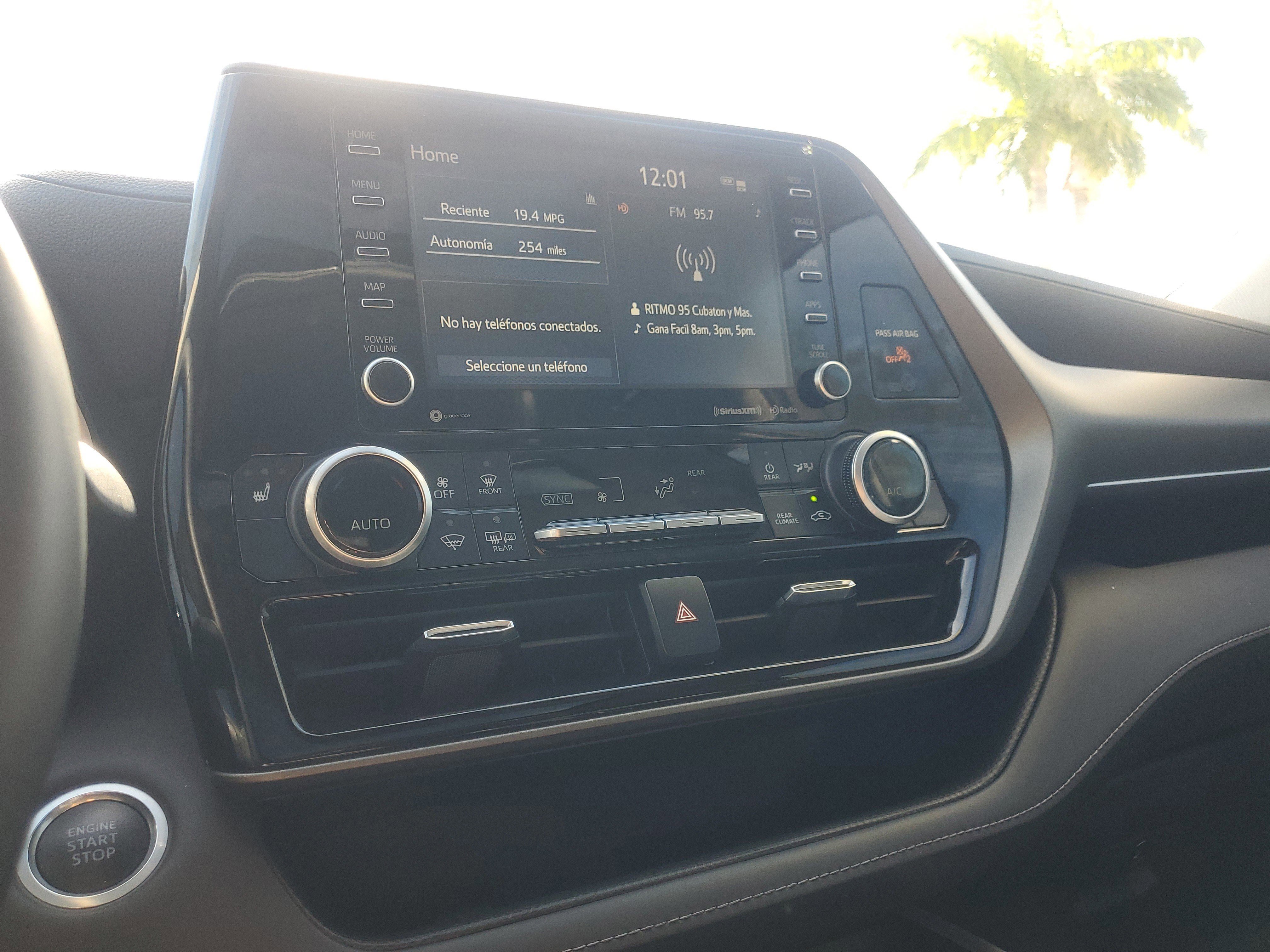 Used 2021 Toyota Highlander XLE image 27