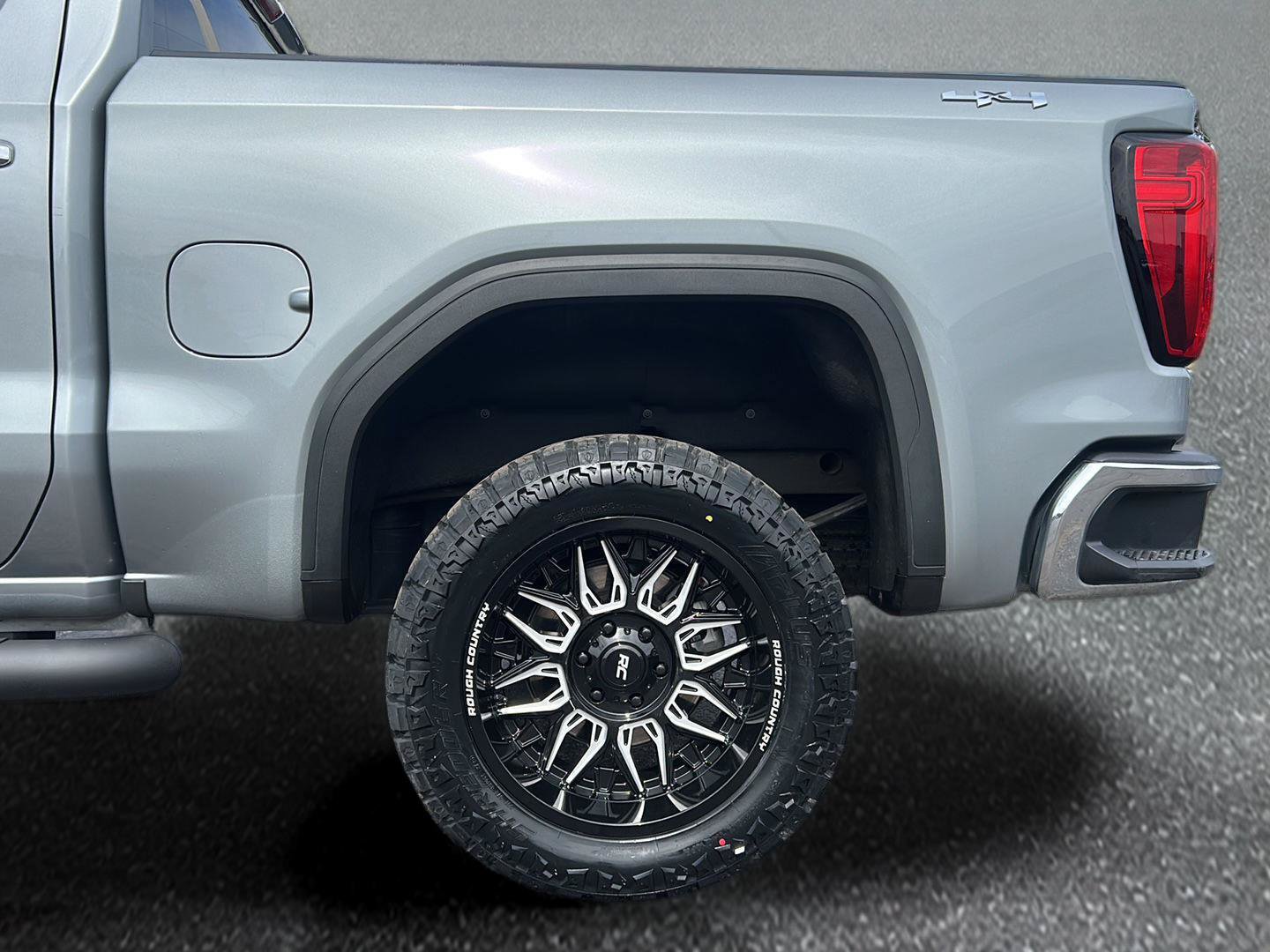 Certified 2025 GMC Sierra 1500 SLT AWD/4WD image 5