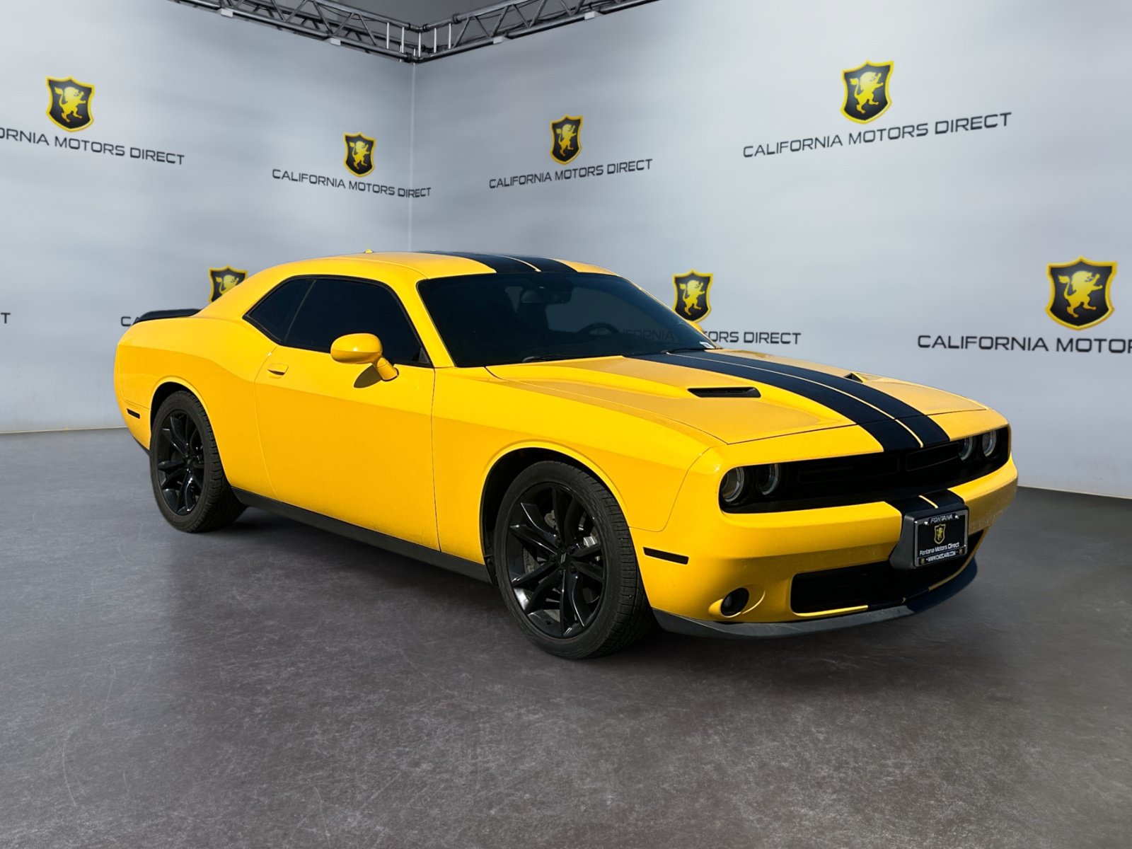 Used 2018 Dodge Challenger SXT w/ Blacktop Package RWD image 7
