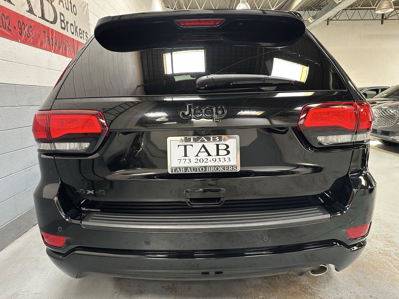 Used 2019 Jeep Grand Cherokee Altitude AWD/4WD image 4
