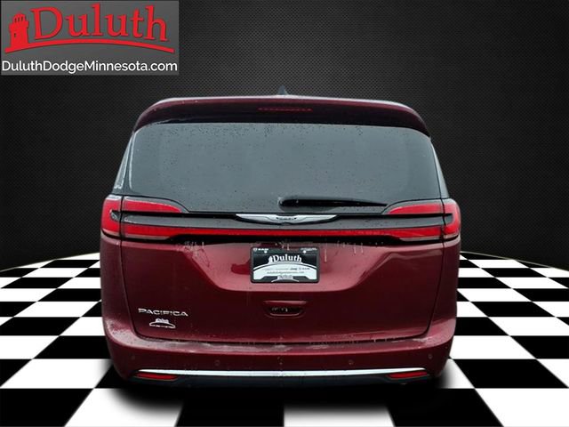 Used 2023 Chrysler Pacifica Touring-L FWD image 4