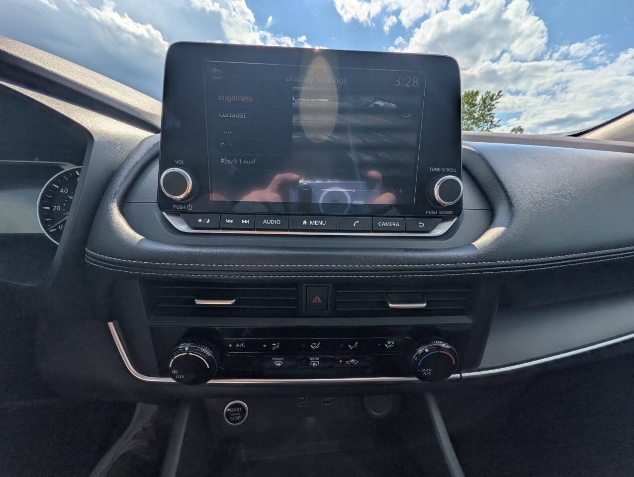 Used 2023 Nissan Rogue S AWD/4WD image 7