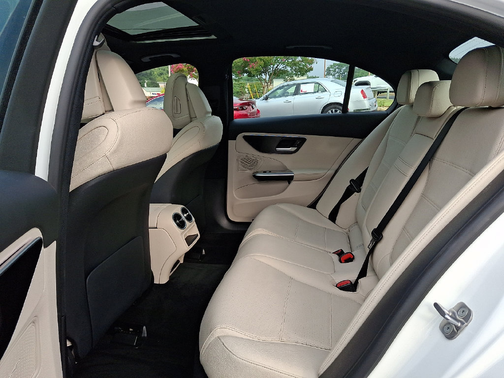 Used 2025 Mercedes-Benz C 300 Sedan image 10