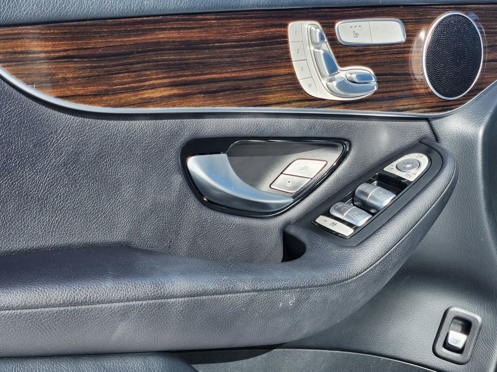 Used 2017 Mercedes-Benz GLC 300 4MATIC image 6