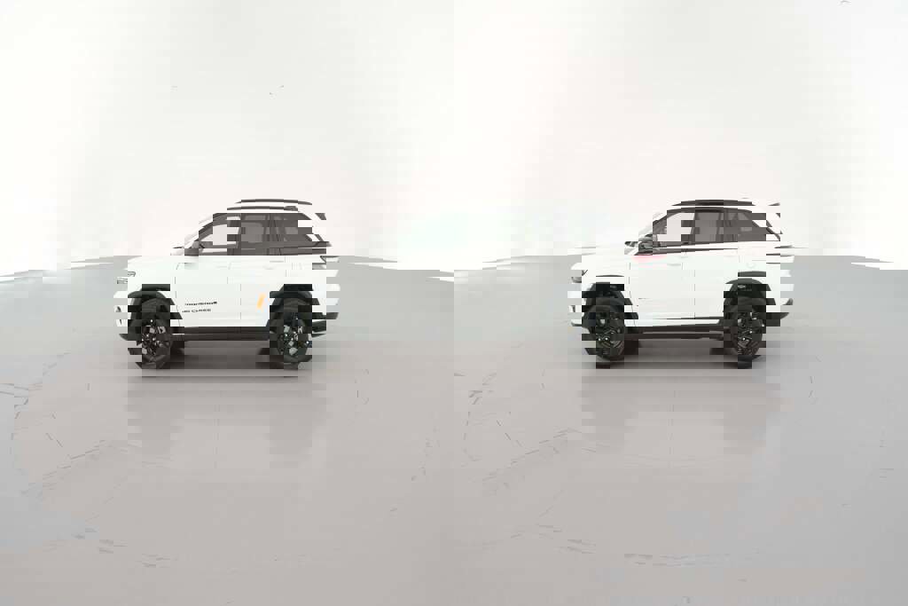 New 2025 Jeep Grand Cherokee Altitude image 6