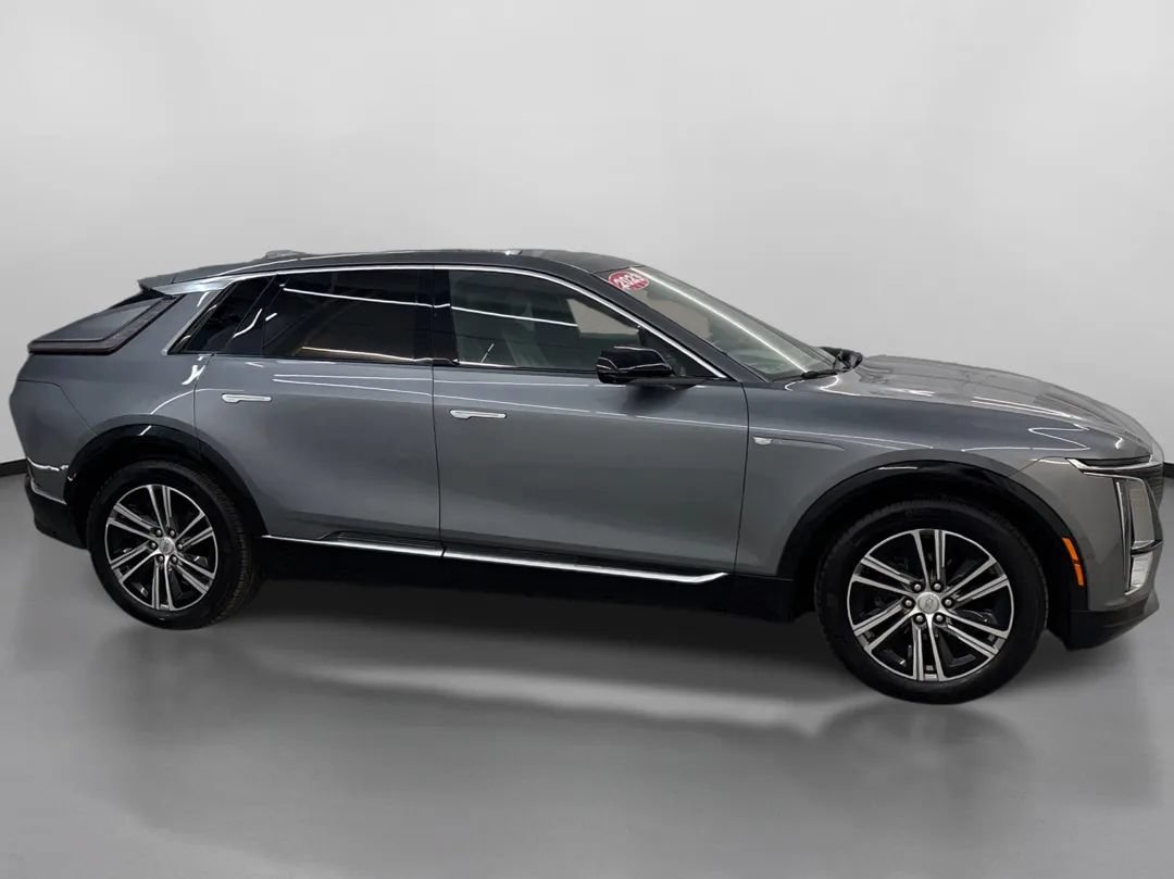 Used 2023 Cadillac Lyriq AWD image 11