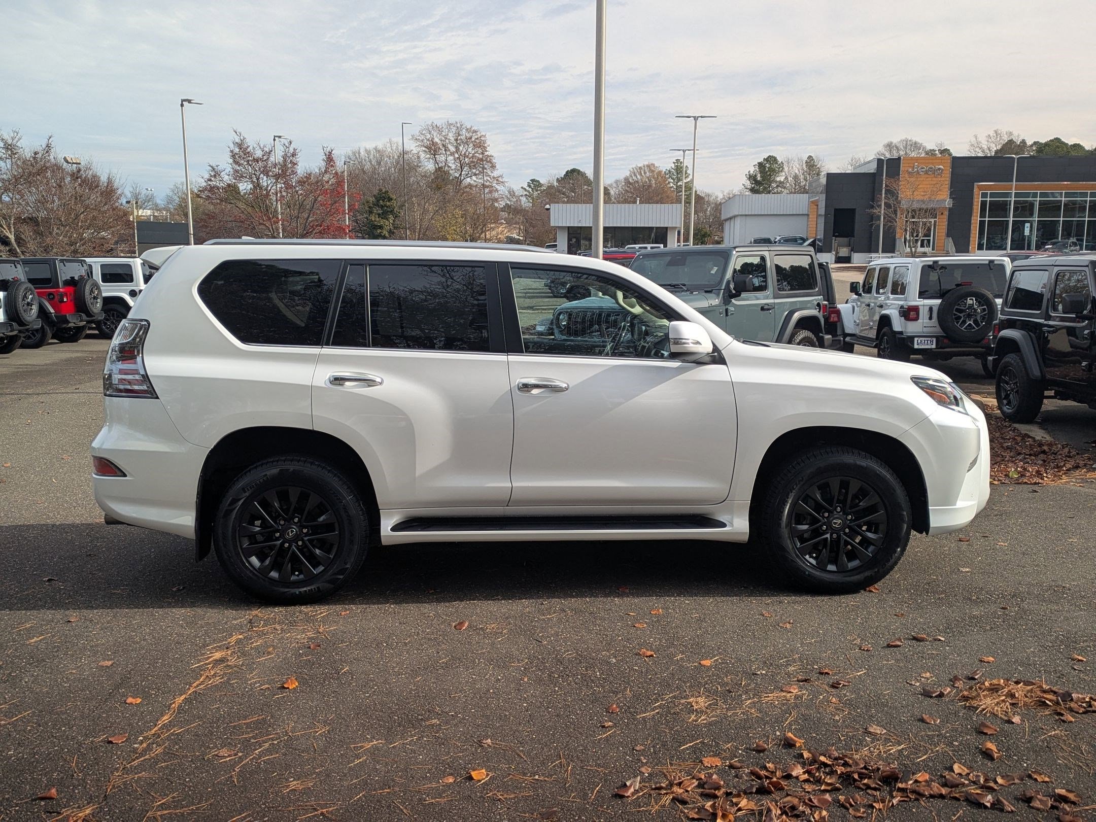 Used 2021 Lexus GX 460 Premium w/ Premium Package image 4