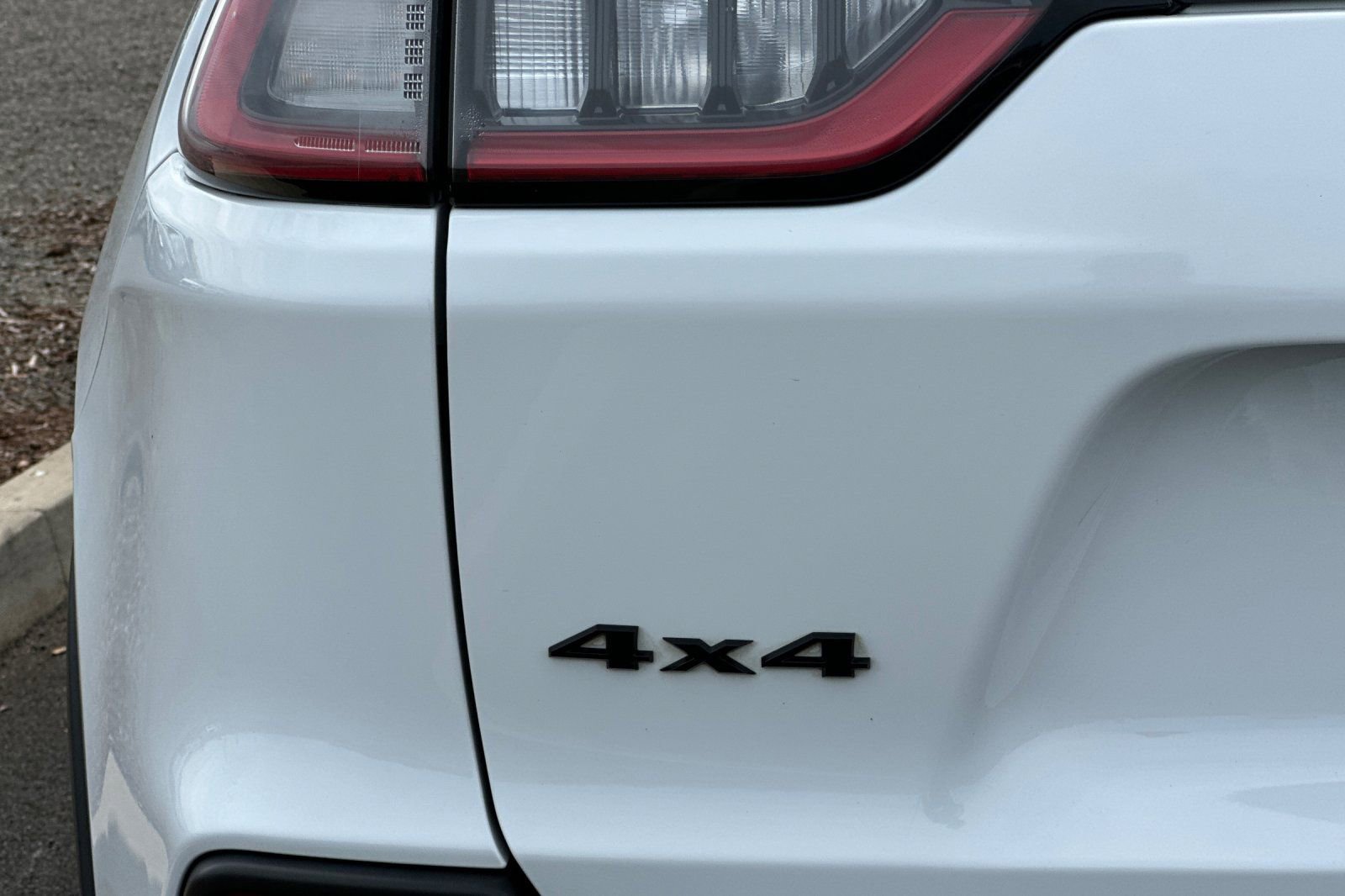 Used 2020 Jeep Cherokee Latitude Plus image 32