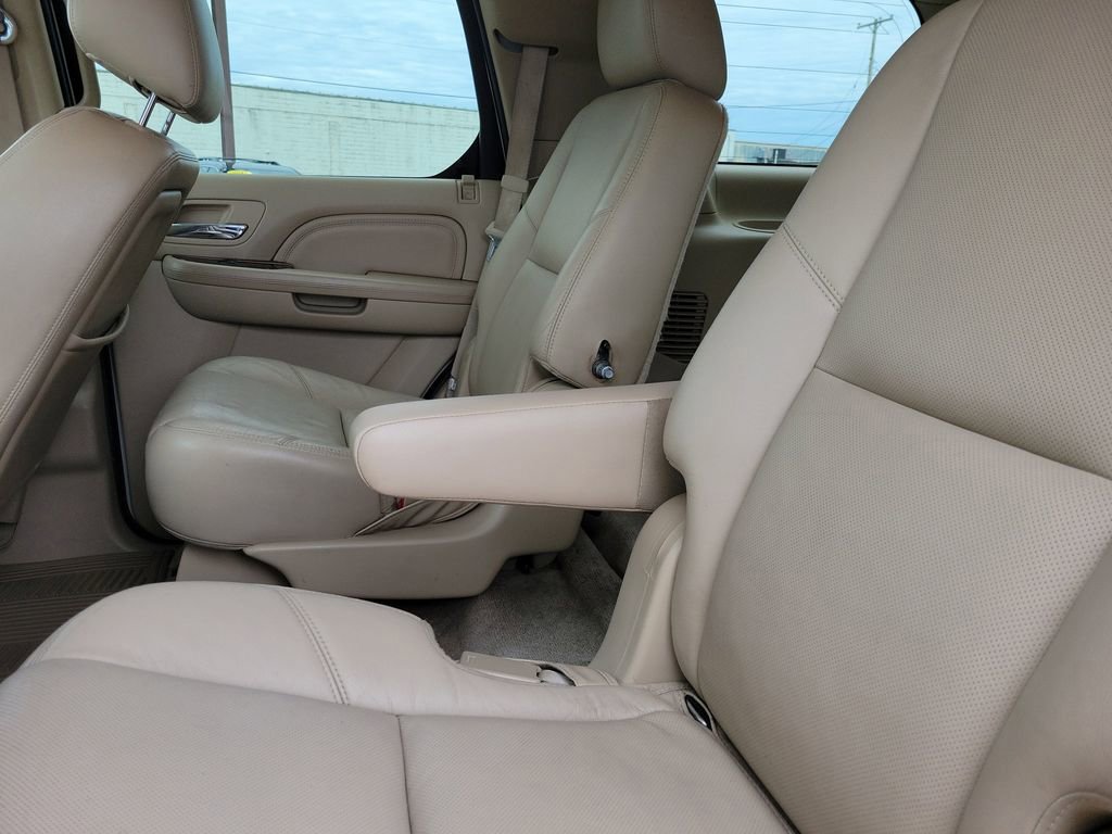 Used 2011 Cadillac Escalade Luxury AWD/4WD image 11