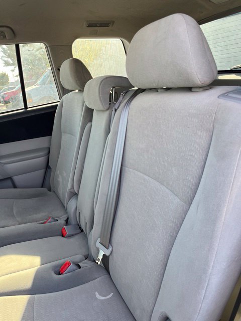 Used 2013 Toyota Highlander Plus FWD image 4