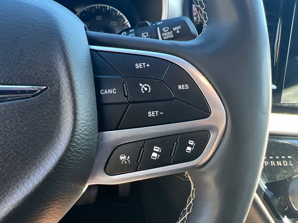 Certified 2025 Chrysler Pacifica Select FWD image 41