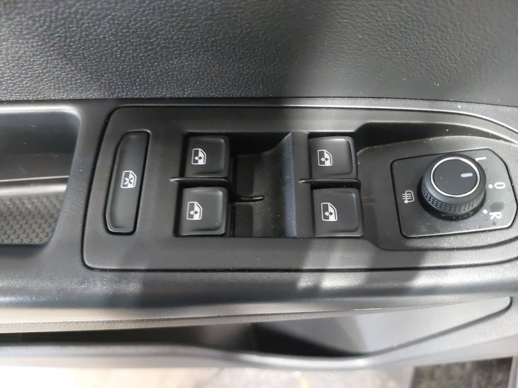 Used 2025 Volkswagen Taos SE AWD/4WD image 26