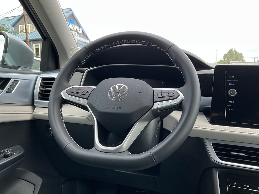 New 2025 Volkswagen Taos SE image 19