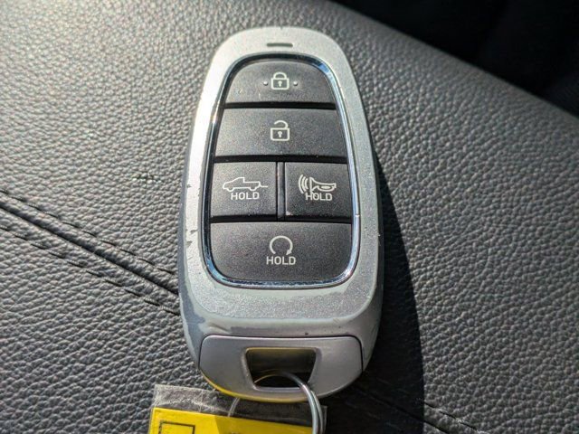 Used 2022 Hyundai Santa Cruz SEL Premium image 25