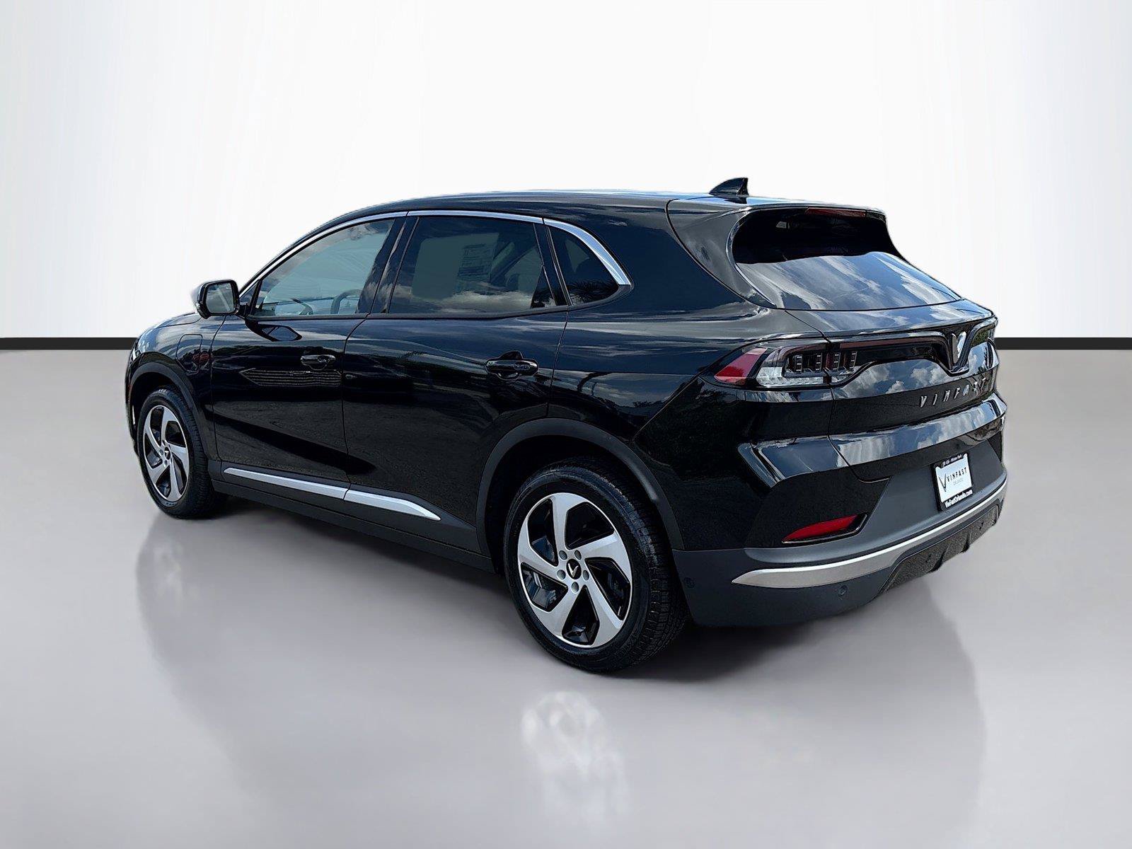 New 2025 VinFast VF 8 Eco AWD/4WD image 5