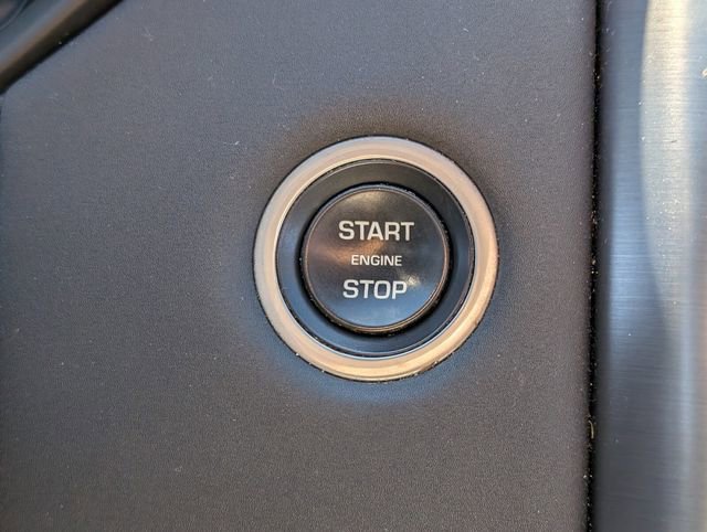 Used 2020 Land Rover Discovery Landmark image 30