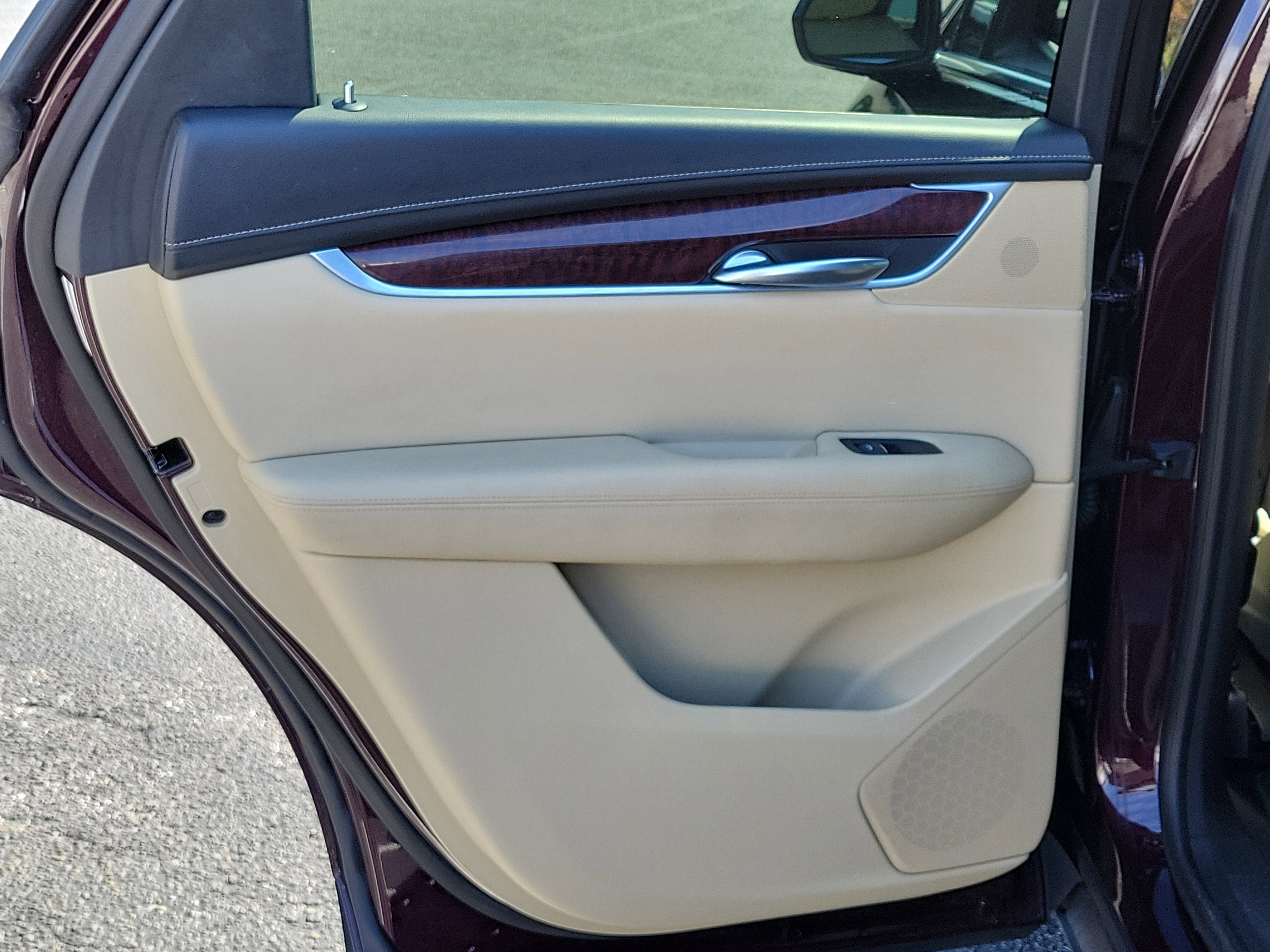 Used 2017 Cadillac XT5 Luxury w/ Driver Awareness Package image 15