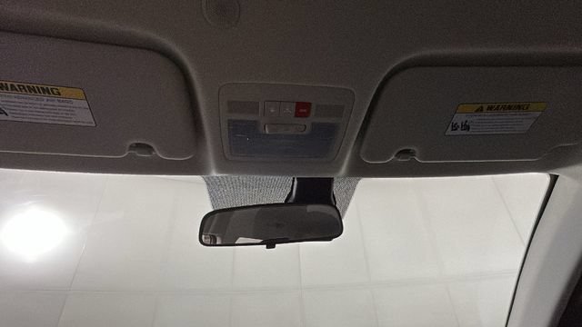Used 2025 Hyundai Venue Limited FWD image 25