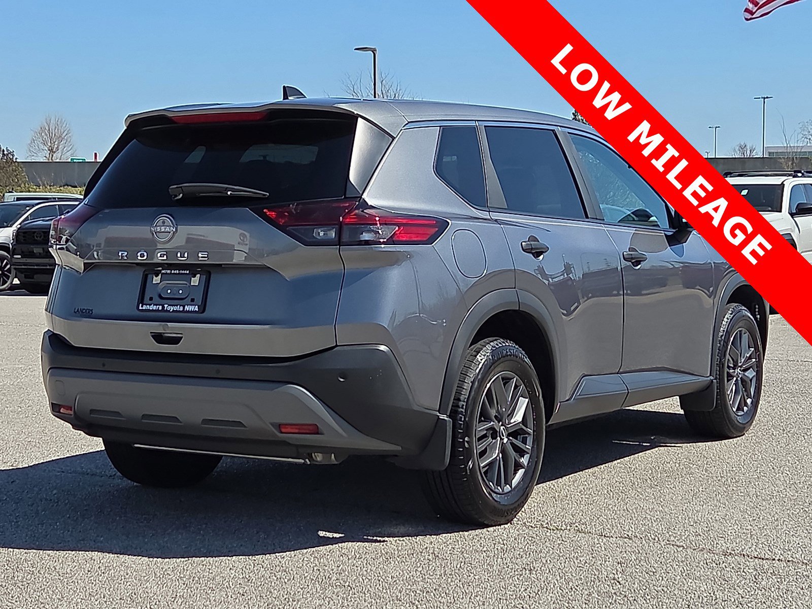 Used 2023 Nissan Rogue S image 5