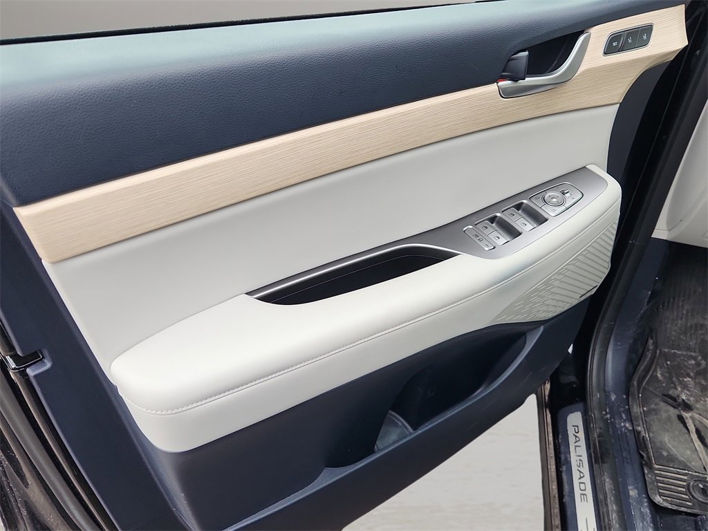 Used 2023 Hyundai Palisade Limited w/ Cargo Package image 13
