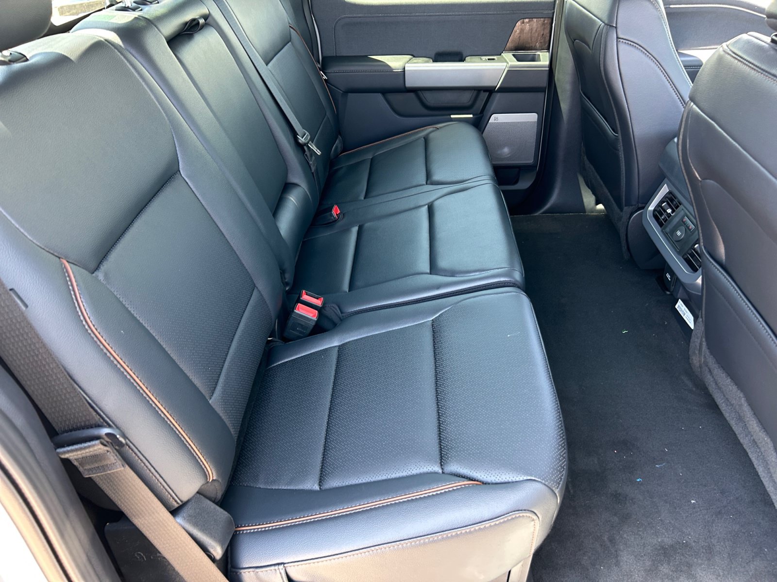 New 2026 Ford F250 Lariat w/ Black Appearance Package AWD/4WD image 18