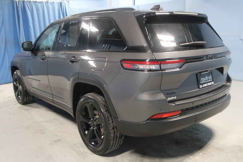 Used 2024 Jeep Grand Cherokee Altitude AWD/4WD image 32