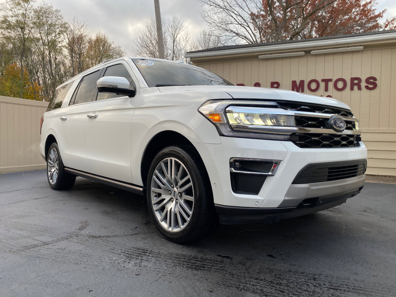 Used 2022 Ford Expedition Max Limited image 9