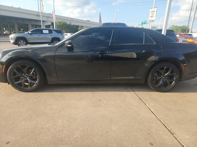 Used 2023 Chrysler 300 S RWD image 6