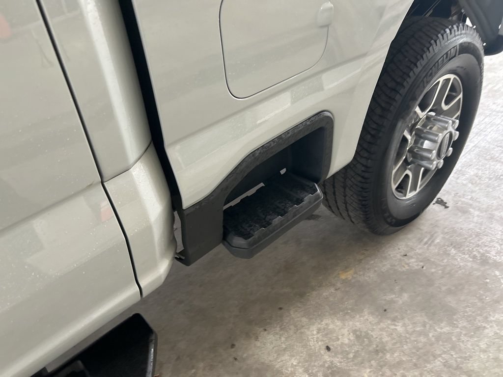 Used 2025 Ford F350 Lariat AWD/4WD image 19