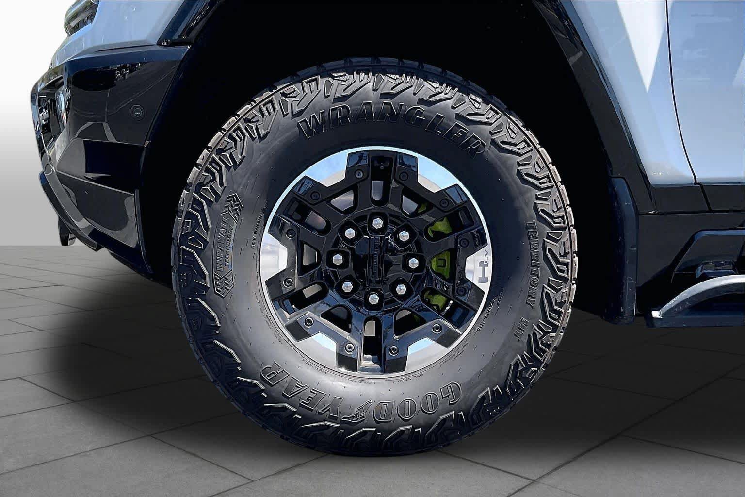 Used 2022 GMC Hummer EV Edition 1 w/ LPO, Illumination Package AWD/4WD image 9