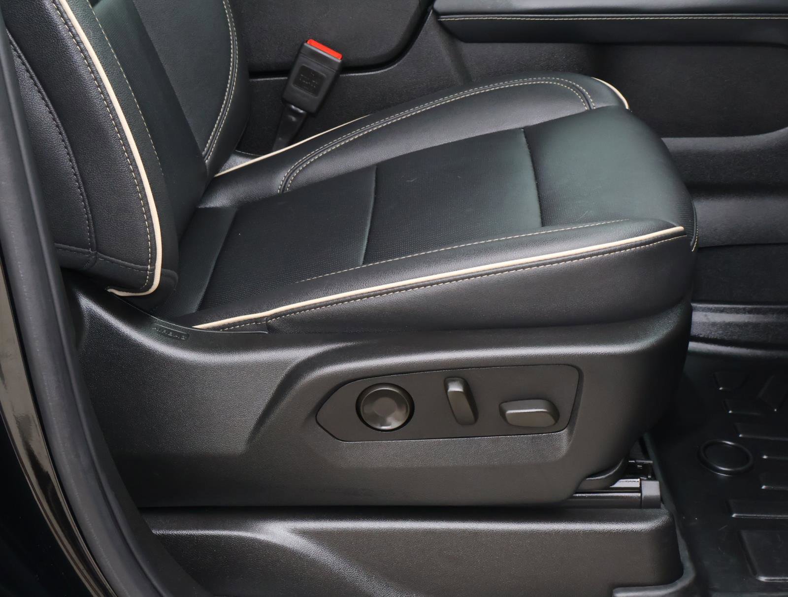 Used 2024 Chevrolet Tahoe Premier w/ Premium Package image 22