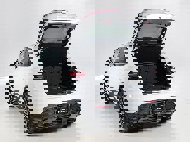 New 2026 Porsche Macan 4 Electric image 32