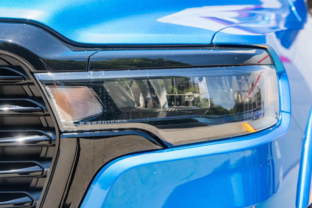 New 2026 RAM 1500 Laramie AWD/4WD image 13