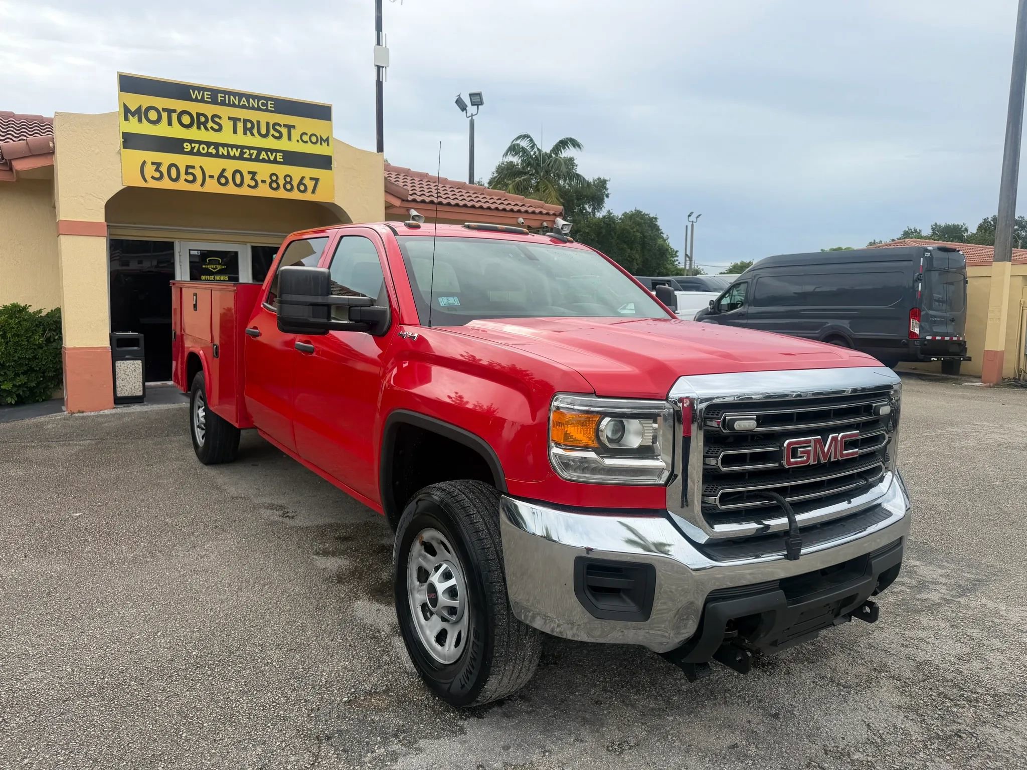 Used 2017 GMC Sierra 3500 4x4 Crew Cab w/ Snow Plow Prep Package image 10