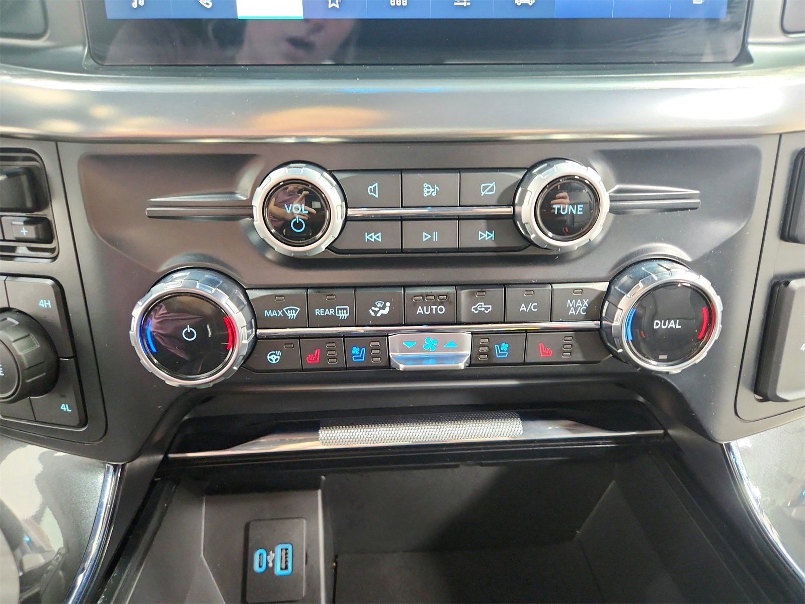 Used 2023 Ford F150 Lariat image 31